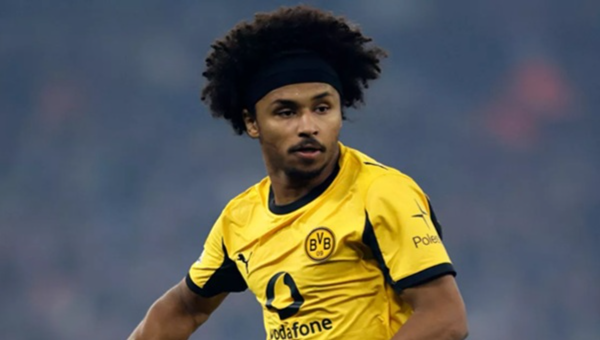 อาเดเยมี่ปรารถนาร่วมทัพอาร์เซน่อล-เมิน แมนยู