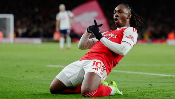 เอเซ่แข้งผู้ดีปืนในรอบ34ปีเปิดตัวยิงไก่