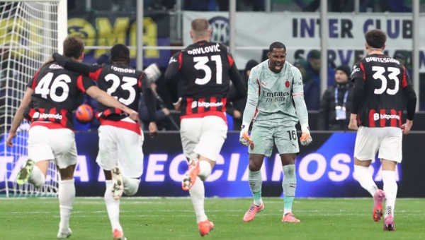 พูลิซิชสดุดีเมนญ็องคู่ควรแมนออฟเดอะแม็ตช์