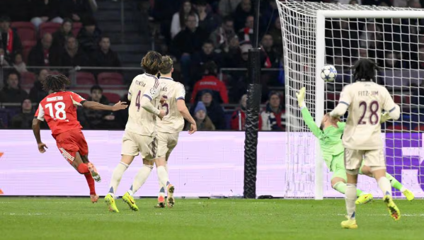 เหยี่ยวเฮแรกได้แล้วบุกตบอาแจ็กซ์2-0