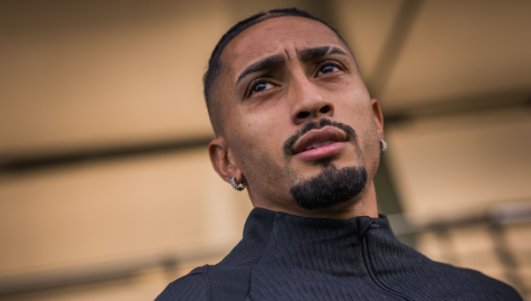 ราฟินญ่าซาบซึ้งใจแฟนบอลปรบมือต้อนรับ